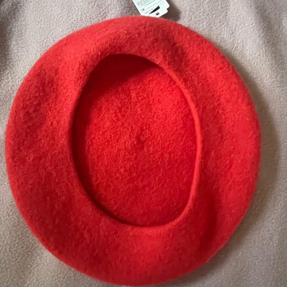 Red Beret - Picture 2 of 4